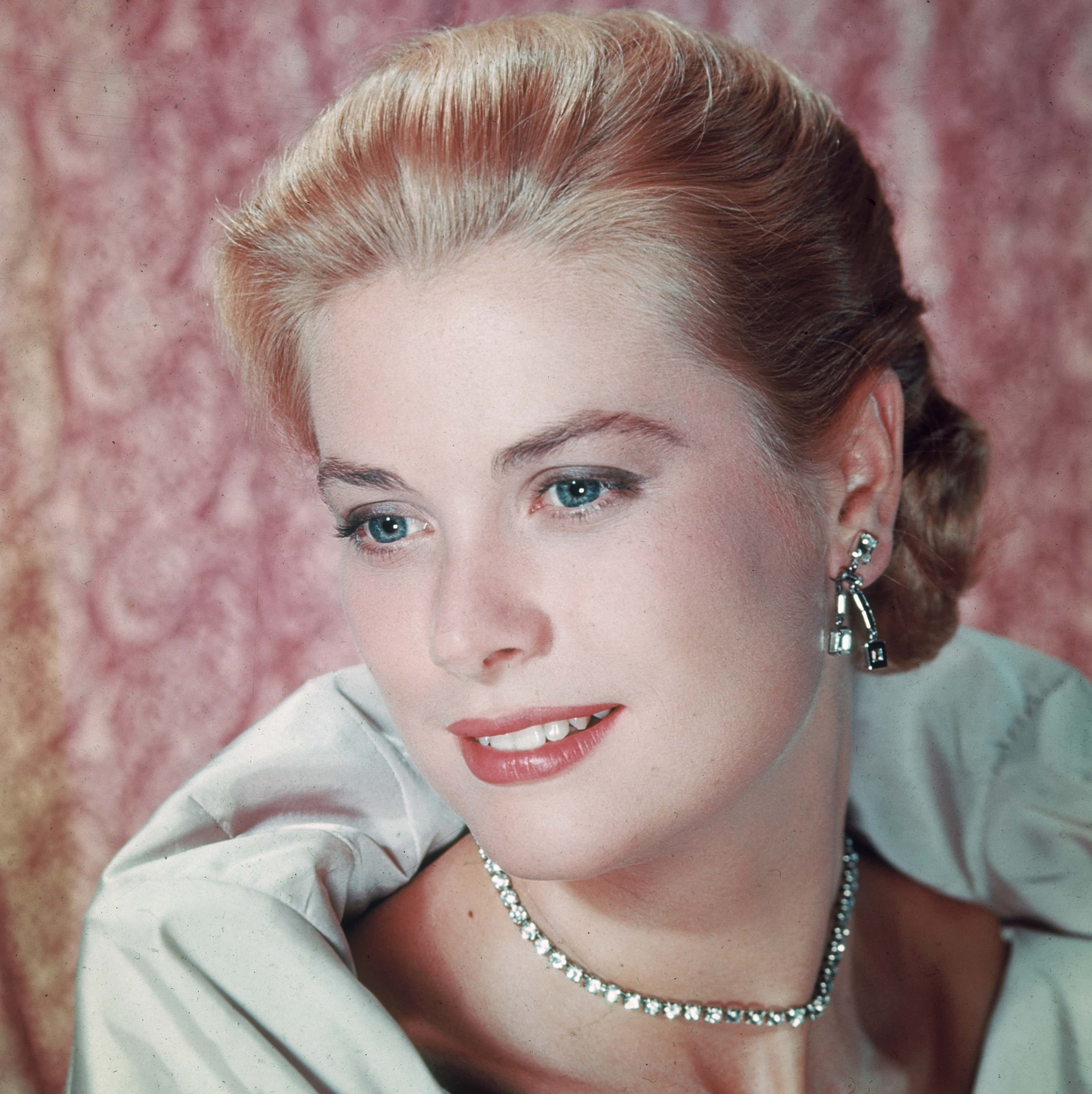 American actress Grace Kelly (1929 - 1982), who retired from films in 1956 to marry Prince Rainier III of Monaco. She was killed in a car crash in 1982. (Photo by Hulton Archive/Getty Images)