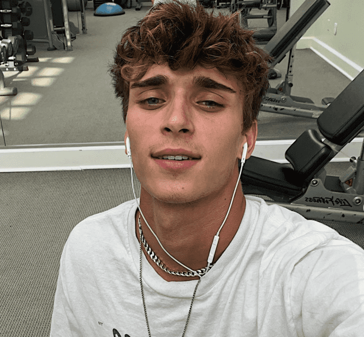 Josh Richards was criticized by fans for supporting Andrew Tate's sexist remark (@joshrichards/Instagram)