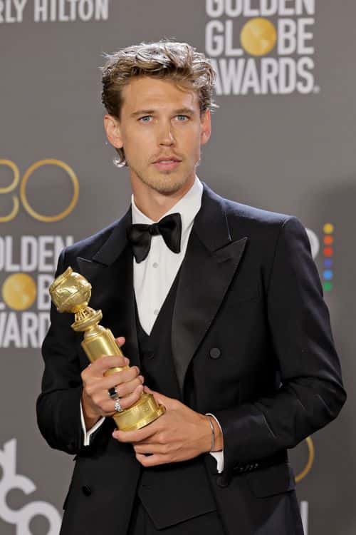 Austin Butler poses with the Best Actor in a Motion Picture – Drama award for