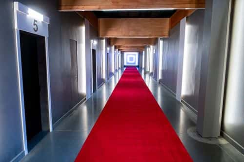 The 'Love is Blind' hallway (Netflix)