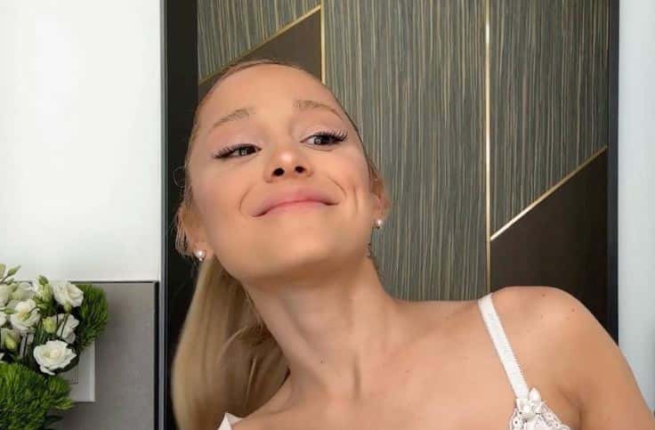 Ariana wrote in the caption: most nervous i’ve been in so long and definitely not the best i’ve ever done my make up but had a very lovely time :) thank you for having me @voguemagazine and for making space for my very Cancerian humanness (@arianagrande/Instagram)