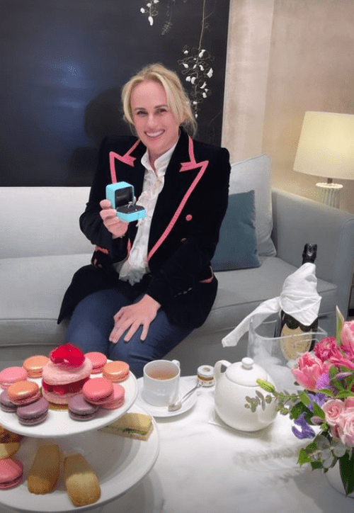 Rebel Wilson taking the engagement ring from Tiffany & Co. (Instagram/@rebelwilson)