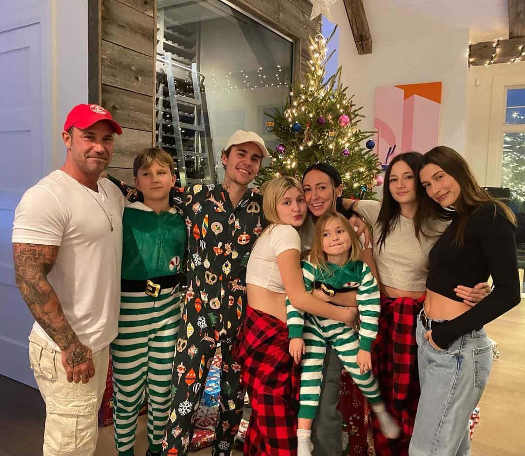 'The Bieber clan' captioned by Jeremy Bieber in one of his Christmas photos (jeremybieber/Instagram) 