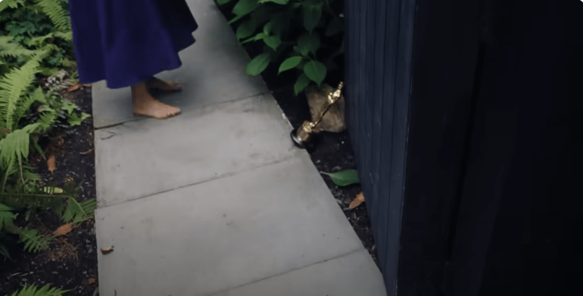 Youtube screenshot from Vogue shows the Oscar Award used as  a doorstop (Youtube)