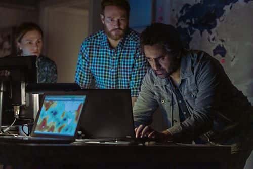 Anna Paquin as Julie Watson, Josh Lawson as Roger Watson, and Cliff Curtis as Ben Bryant in 'True Spirit' (Netflix)