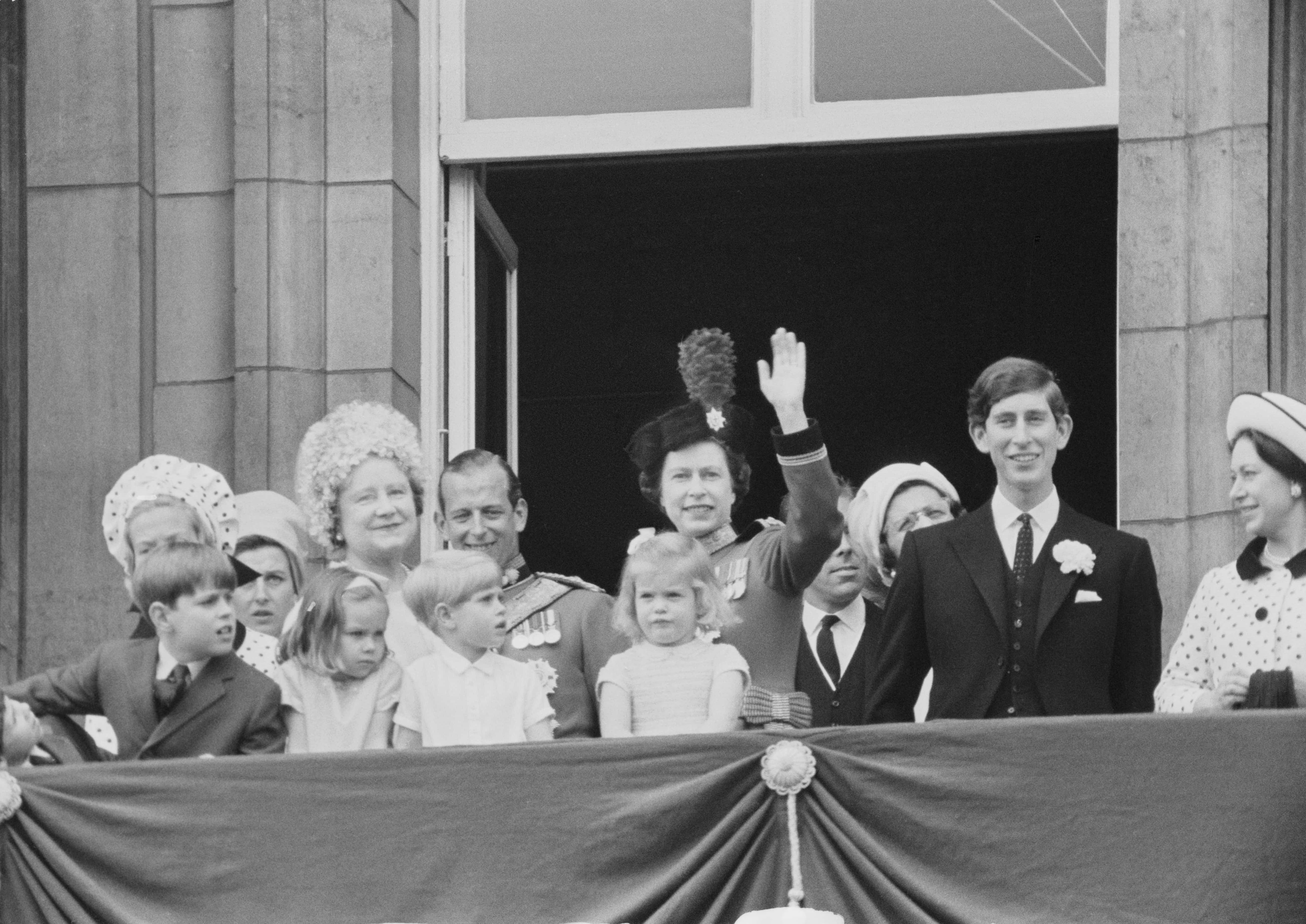 Queen Elizabeth II and members of the British Royal Family (including the Queen Mother, Prince Andrew, Prince Edward, Prince Charles and Princess Margaret) greet from the balcony of Buckingham Palace during 'Trooping the Color' in London, UK, 8th June 1968. (Photo by Evening Standard/Hulton Archive/Getty Images)