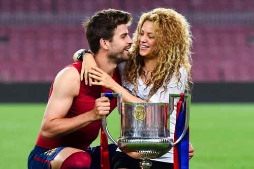 Gerard Pique of FC Barcelona and Shakira pose with the trophy after FC Barcelona won the Copa del Rey Final match against Athletic Club at Camp Nou on May 30, 2015 in Barcelona, Spain. (Photo by David Ramos/Getty Images)