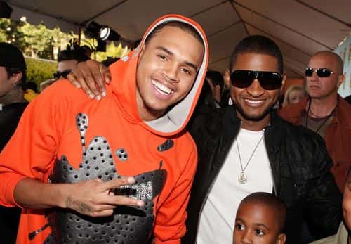 Singers Chris Brown (L) and Usher arrive at Nickelodeon's 2008 Kids' Choice Awards held at UCLA's Pauley Pavilion on March 29, 2008 in Westwood, California.