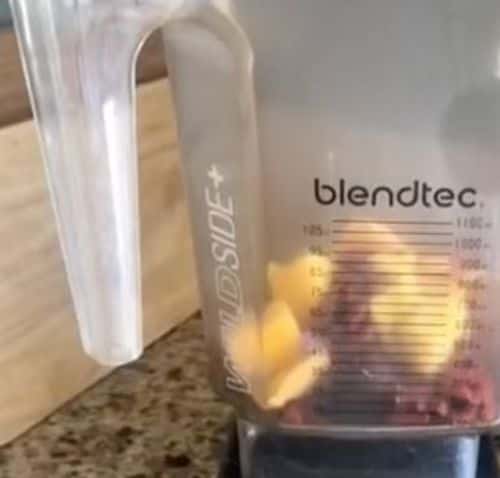 The smoothie was made along with mango and coconut milk (makinitdesirain/ TikTok)