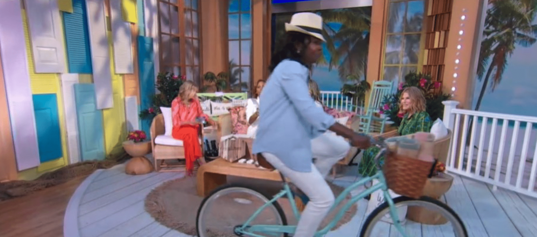 'GMA' Robin Roberts and Tory Johnson were surprised to see Deb Roberts riding a bike 'in heels' (ABC)