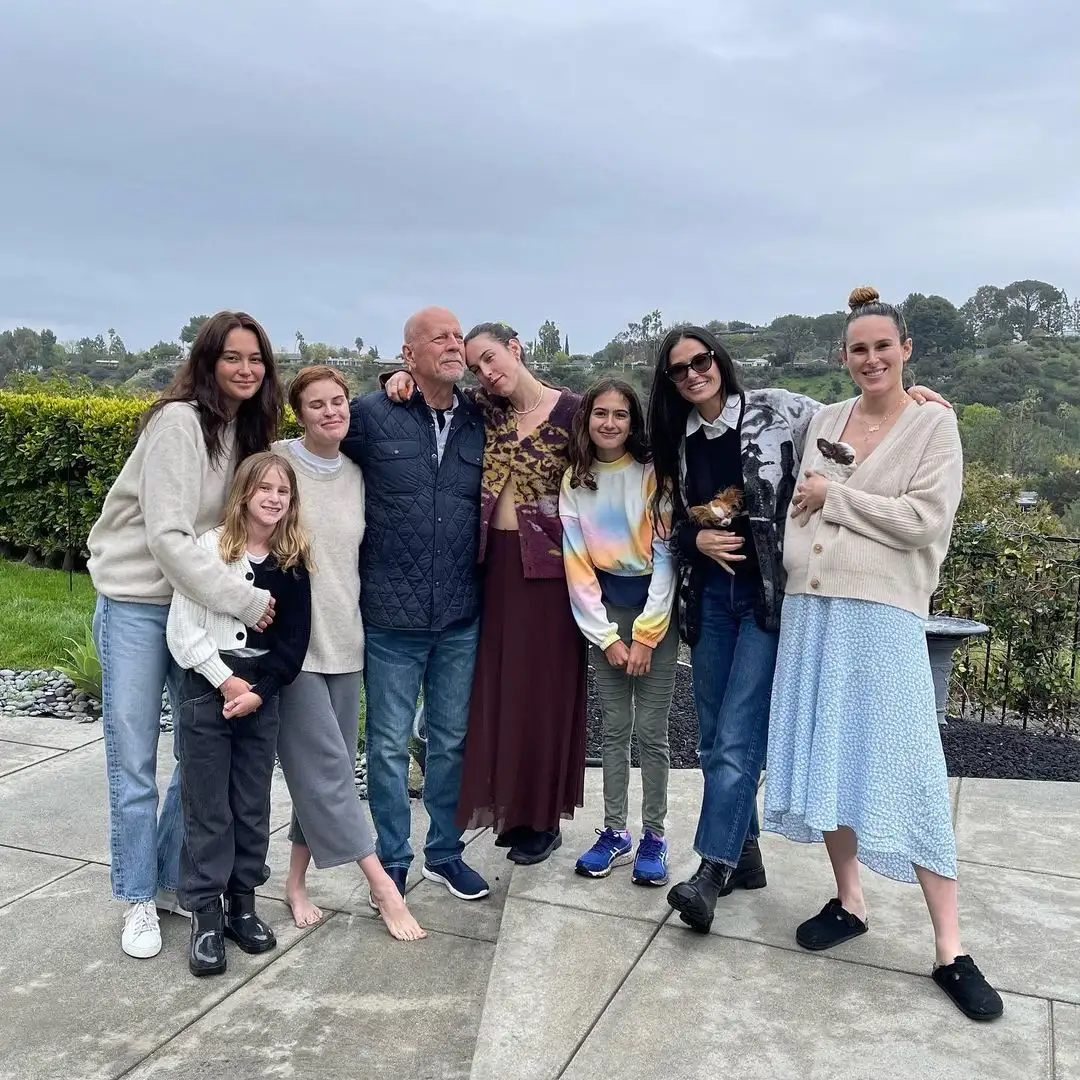 Demi Moore posted a heartfelt family time picture on Bruce Willis' birthday (demimoore/Instagram) 