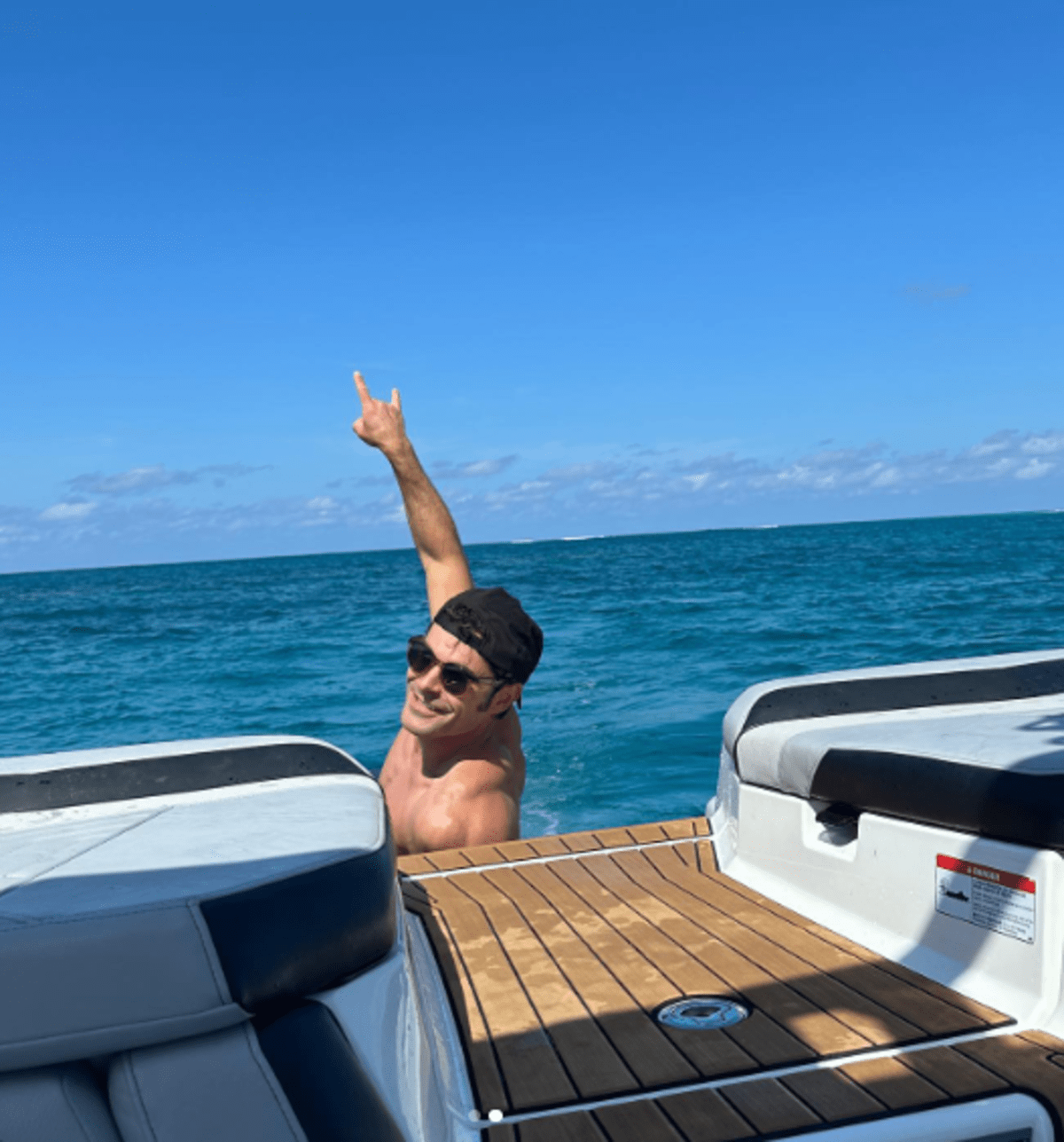 (@zacefron/Instagram)