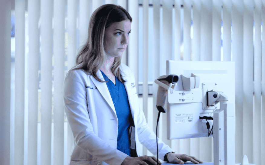 Production Still of Emily VanCamp as Nic in 'The Resident' (IMDb)