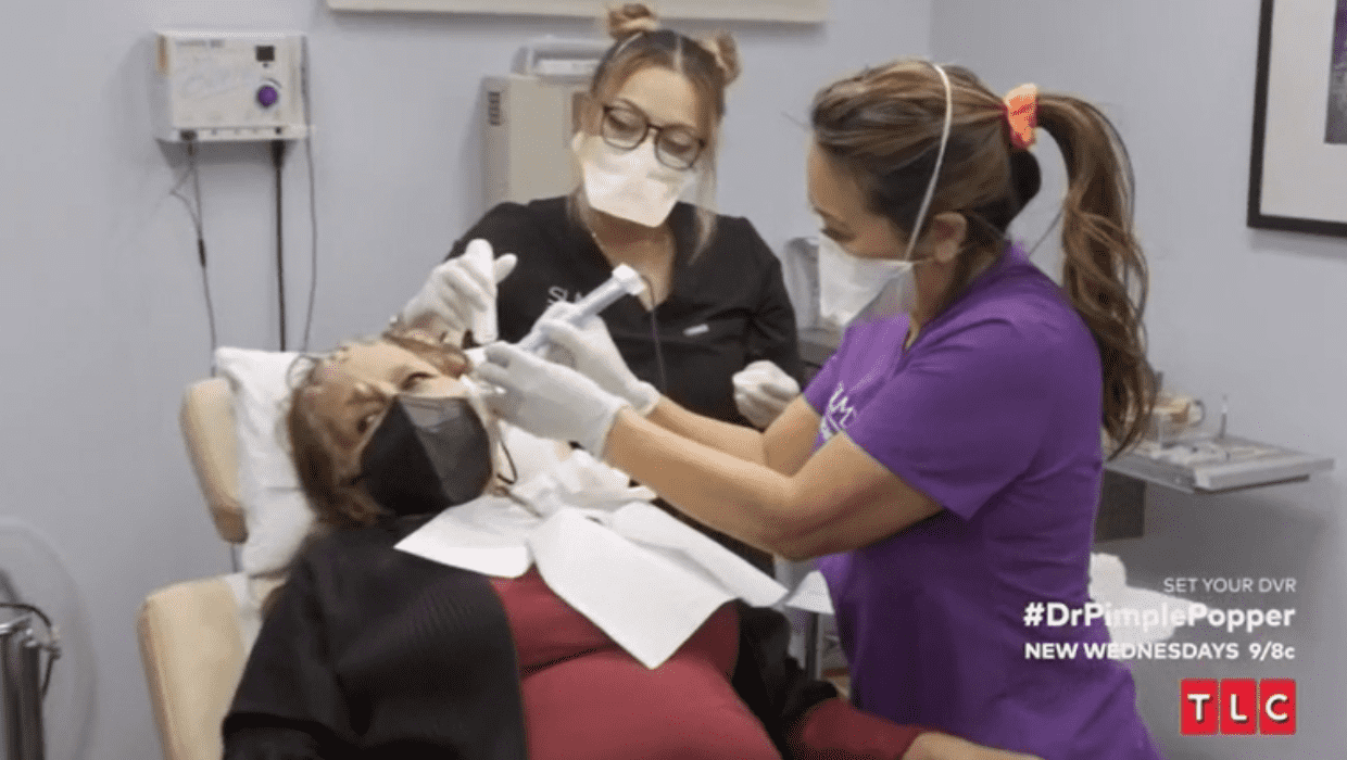 Elizabeth's first surgery in 'Dr Pimple Popper' Season 8 (TLC)