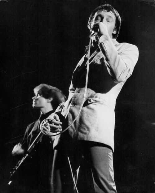 Lee Brilleaux on stage, performing with band 'Dr Feelgood', with guitarist Wilko Johnson in the background, Hammersmith Apollo, London, October 1976. (Photo by Keystone/Hulton Archive/Getty Images)