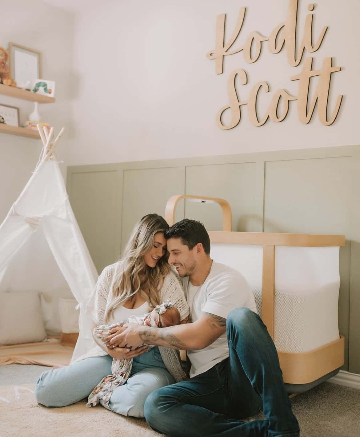 Steven Tinoco with his girlfriend and new born baby (@abbbeyscott/Instagram)