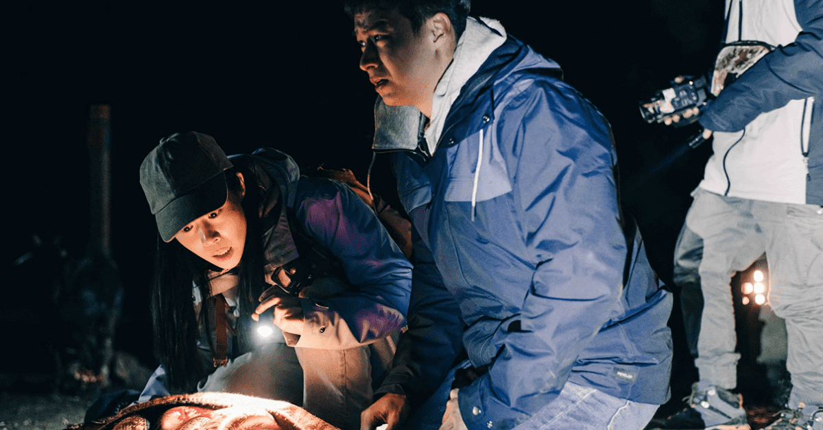 Hsuan-yen Tsai and Sean Lin in 'Incantation' (Netflix)