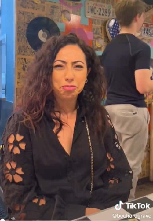 The TikTok user's friend was criticized by waiters for her hair (TikTok/bechardgrave)