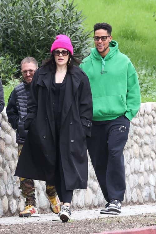 Jessie J covered her baby bump in a black coat as she walks about with boyfriend Chanan Colman. (Photo: Backgrid)