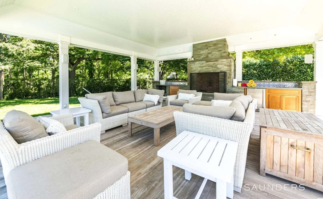 (Saunders & Associates)