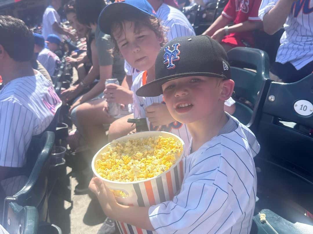 Dylan Dreyer's son Calvin with nephew enjoying the Mets game (@dylandreyernbc/Instagram)