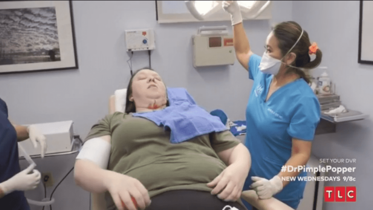 Dr Sandra Lee performing a surgery on her patient, Casey in 'Dr Pimple Popper' Season 8 (TLC)