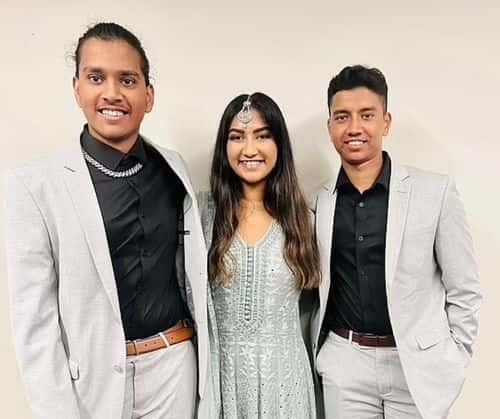 Zak and his siblings pitured at a family event. (Photo via Sofina Khan/Facebook)