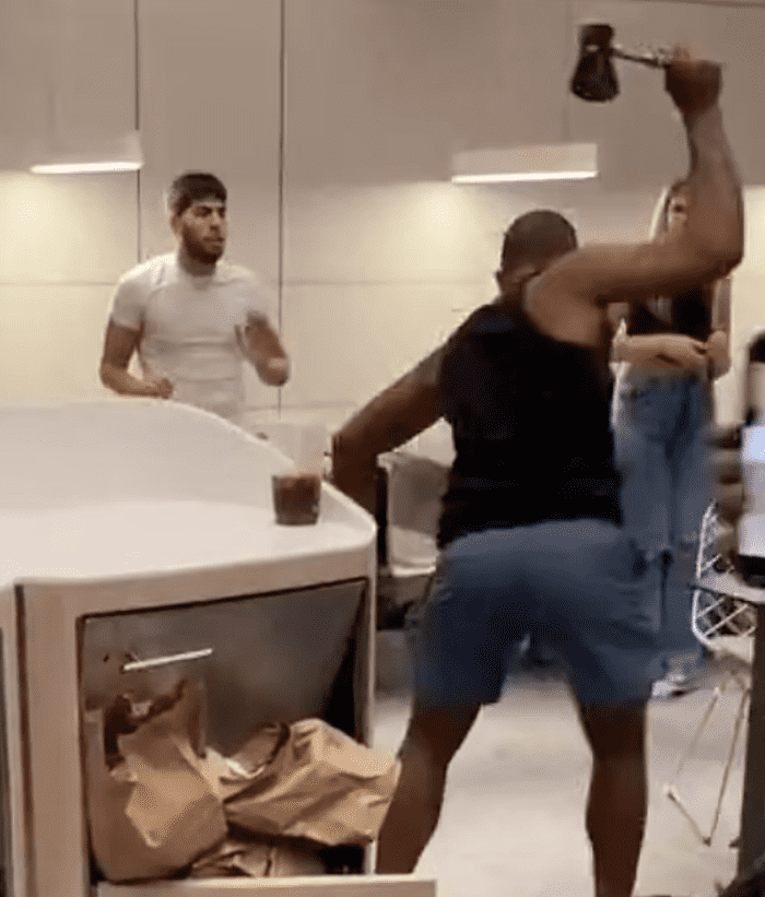 A man went berserk while wielding an axe in a New York McDonald's (Twitter@McgooShakes)