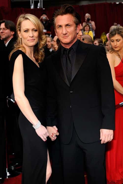 (L-R) Actors Robin Wright Penn and Sean Penn arrive at the 81st Annual Academy Awards held at Kodak Theatre on February 22, 2009 in Los Angeles, California.