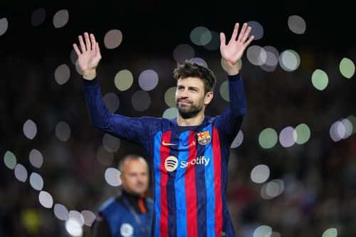 Gerard Pique of FC Barcelona waves to fans as they take part in a lap of honour after the LaLiga Santander match between FC Barcelona and UD Almeria at Spotify Camp Nou on November 05, 2022 in Barcelona, Spain. (Photo by Alex Caparros/Getty Images)