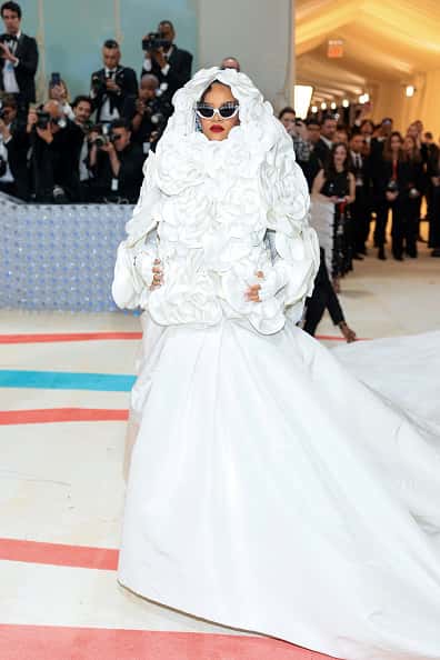 Rihanna (Photo by Dimitrios Kambouris/Getty Images for The Met Museum/Vogue)
